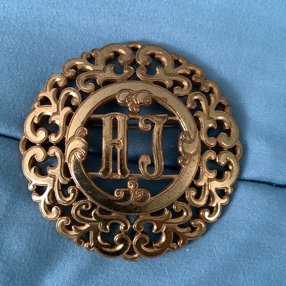 Antique vintage Art Deco 14K gold filled AT initial pin/broach 11.8g